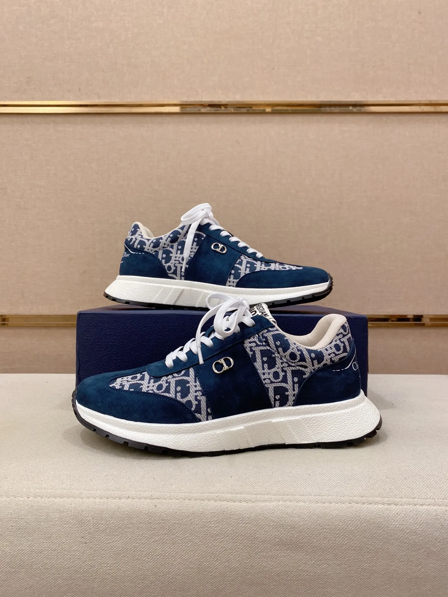 Men's shoes💰 462💰🇮🇹🇮🇹Dior d The new model is on sale at the same time at the counter. The upper 🇮🇹 is imported Italian first-layer cowhide, and the lining is fully imported sheepskin 💪💪. It is a complete 1⃣️ to 1⃣️ replica 🇮🇹💪💪, ⚠ Sole: The original sole is specially provided by the original factory. The exclusive movable molded sole is super comfortable. ⚠Original factory single goods, 🔍🔍high quality, you can enter and leave the counter at will, welcome to compare⚠. Code number: 38-44. Can be customized 45-46
